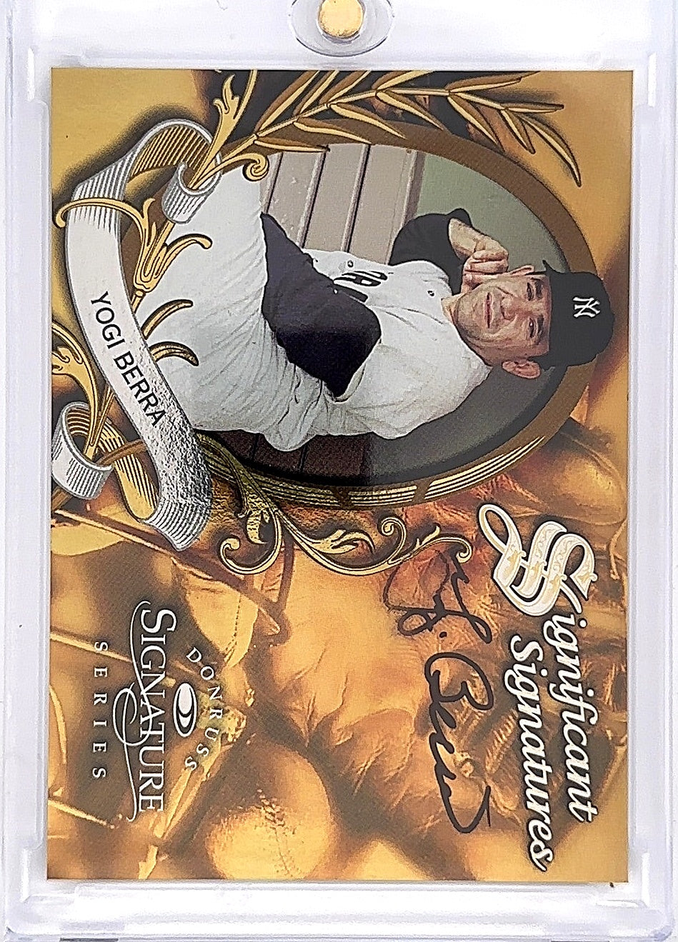 1998 Donruss Significant Signatures Yogi Berra /2000 — front
